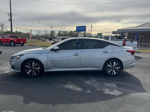 2022 Nissan Altima 2.5 SV