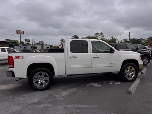 White 2011 GMC Sierra 1500 SLT