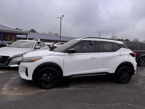 2023 Nissan Kicks SR