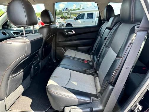 2020 Nissan Pathfinder SV