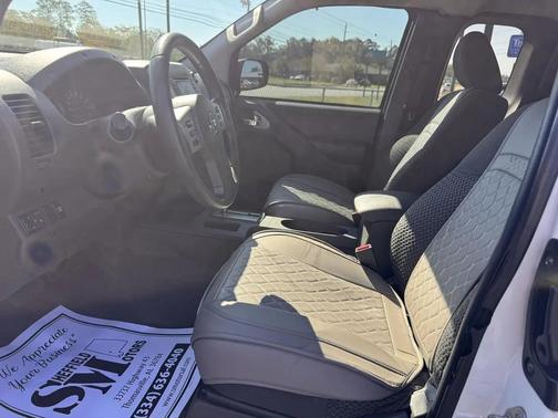 White 2018 Nissan Frontier SV-I4