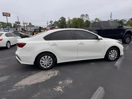2022 Kia Forte FE