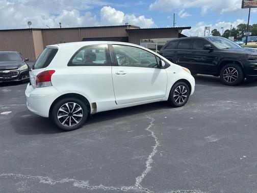 White 2010 Toyota Yaris Base