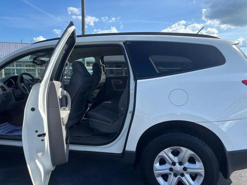White 2012 Chevrolet Traverse LS
