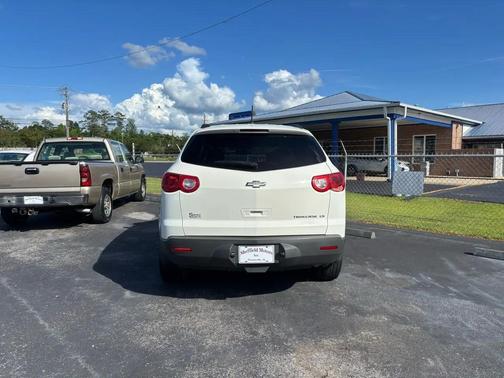 White 2012 Chevrolet Traverse LS