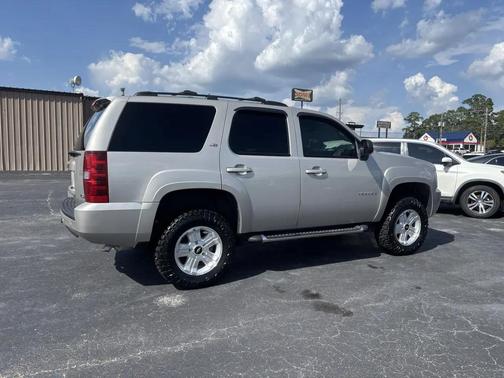 Silver 2009 Chevrolet Tahoe LT