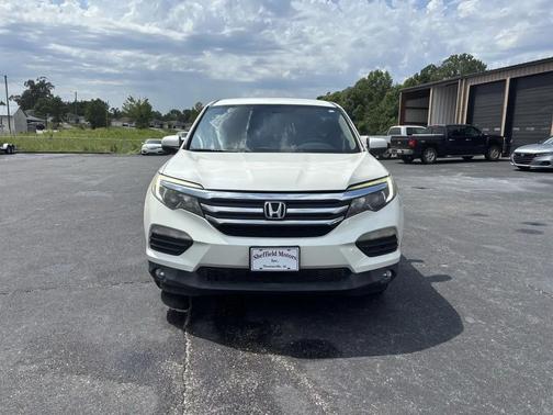 White 2017 Honda Pilot EX