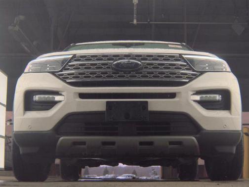 Star White Metallic Tri-Coat 2022 Ford Explorer Limited
