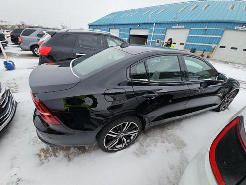 2019 Volvo S60 T6 R-Design