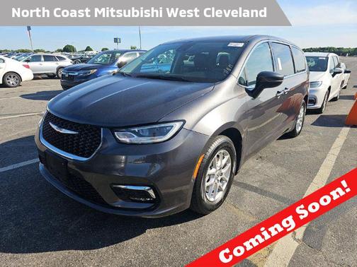 Granite Crystal Metallic Clearcoat 2023 Chrysler Pacifica Touring L