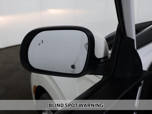 Snow White Pearl 2023 Kia Soul LX