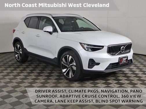 Crystal White Metallic 2023 Volvo XC40 B5 Plus Bright Theme