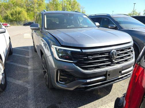 Platinum Gray Metallic 2024 Volkswagen Atlas 2.0T SEL Premium R-Line 4MOTION