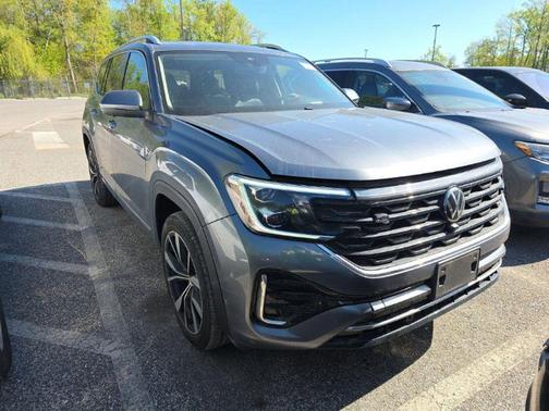 Platinum Gray Metallic 2024 Volkswagen Atlas 2.0T SEL Premium R-Line 4MOTION