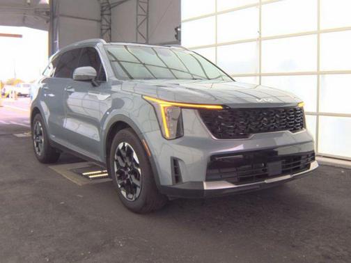 Everlasting Silver 2025 Kia Sorento S