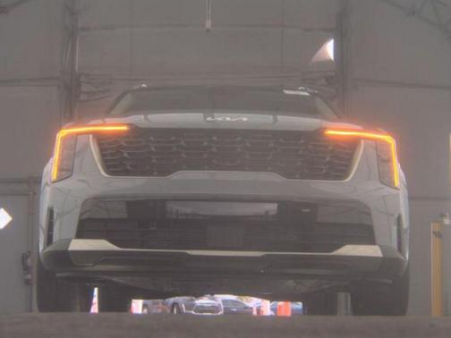 Everlasting Silver 2025 Kia Sorento S