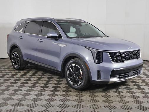 Everlasting Silver 2025 Kia Sorento S