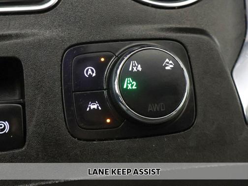 Summit White 2023 Chevrolet Traverse LT Cloth