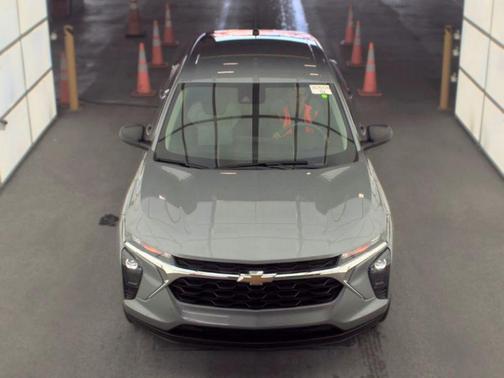 Sterling Gray Metallic 2024 Chevrolet Trax LS