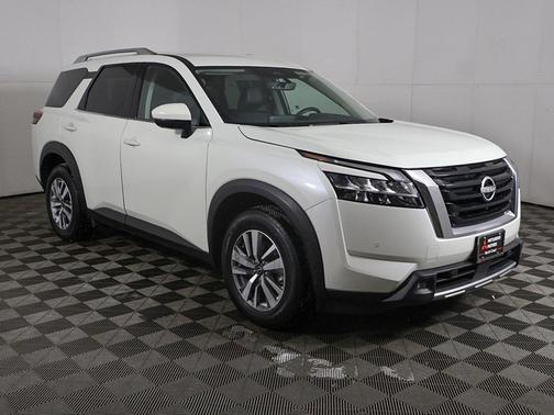 2023 Nissan Pathfinder SL 4WD