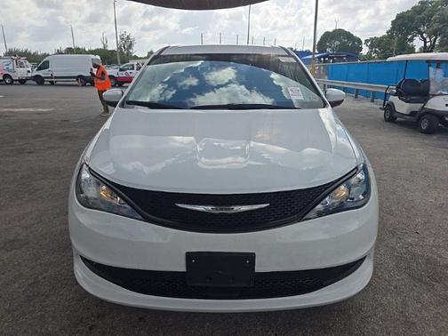 Bright White Clearcoat 2023 Chrysler Voyager LX