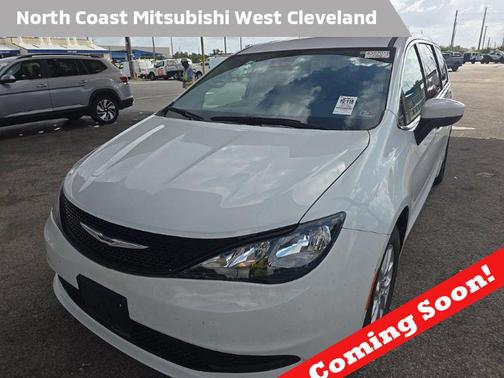 Bright White Clearcoat 2023 Chrysler Voyager LX