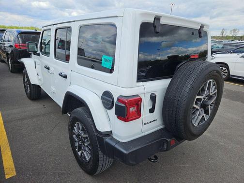 Bright White Clearcoat 2025 Jeep Wrangler 4-Door Sahara 4x4