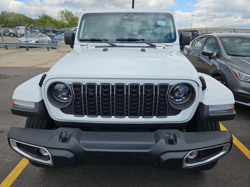 Bright White Clearcoat 2025 Jeep Wrangler 4-Door Sahara 4x4