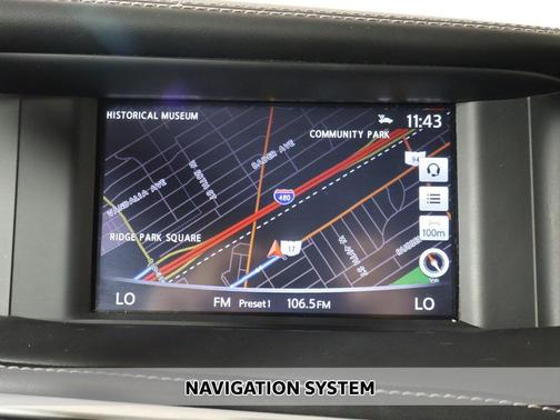 2017 INFINITI QX30 Luxury