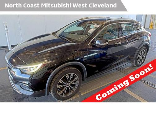 2017 INFINITI QX30 Luxury