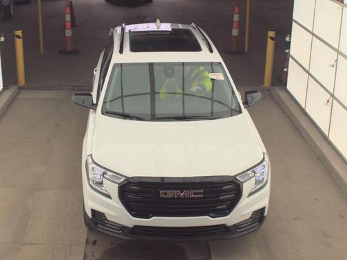Summit White 2023 GMC Terrain SLE