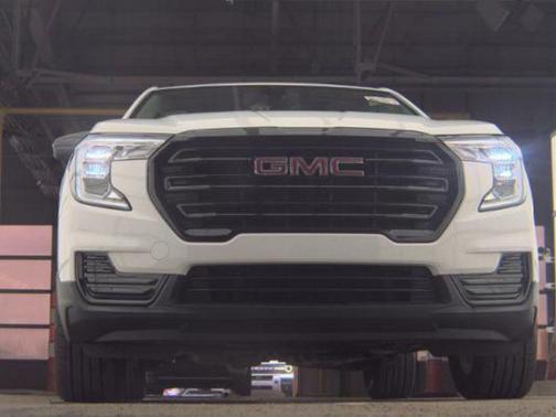 Summit White 2023 GMC Terrain SLE