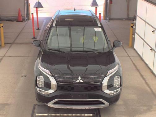 Labrador Black Metallic 2023 Mitsubishi Outlander PHEV SEL