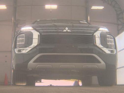 Labrador Black Metallic 2023 Mitsubishi Outlander PHEV SEL
