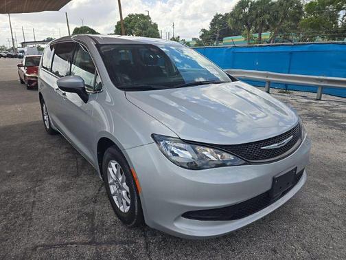 Silver Mist Clearcoat 2023 Chrysler Voyager LX