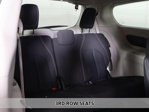 Silver Mist Clearcoat 2023 Chrysler Voyager LX