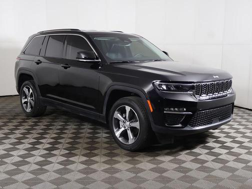 Diamond Black Crystal Pearlcoat 2023 Jeep Grand Cherokee Limited