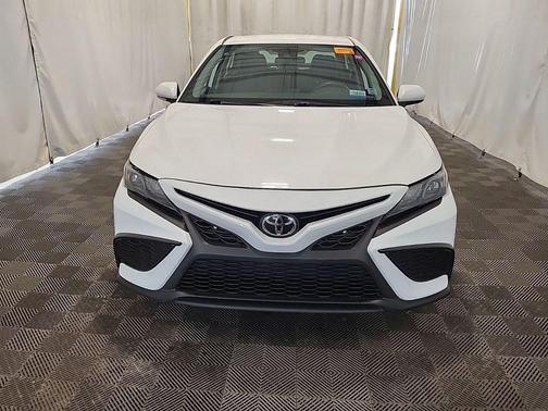Ice Cap 2024 Toyota Camry SE