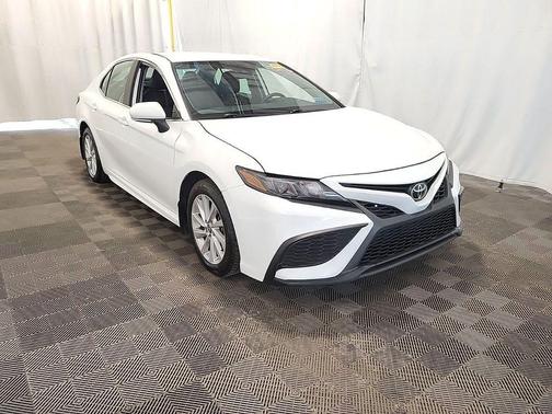 Ice Cap 2024 Toyota Camry SE