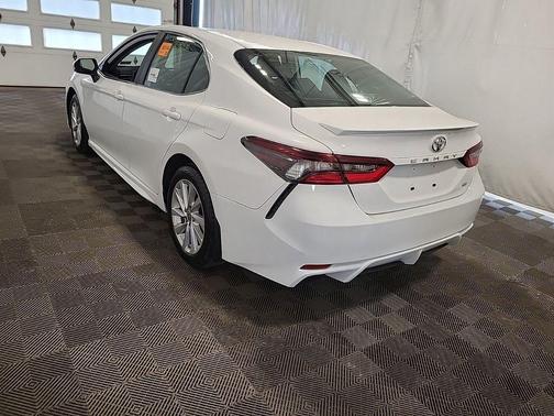 Ice Cap 2024 Toyota Camry SE