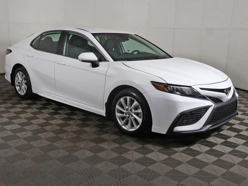 Ice Cap 2024 Toyota Camry SE