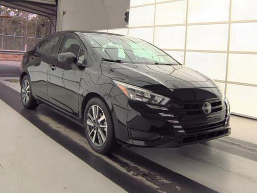 Super Black Metallic 2025 Nissan Versa 1.6 SV