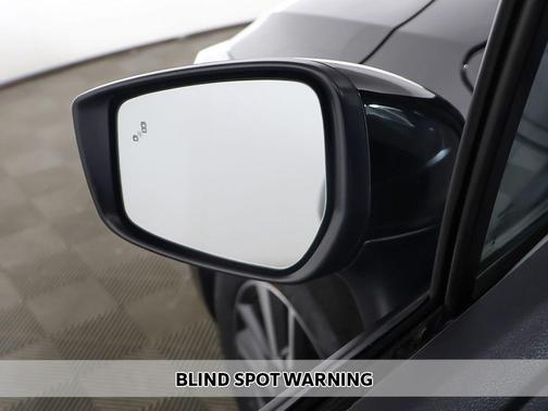 Super Black Metallic 2025 Nissan Versa 1.6 SV