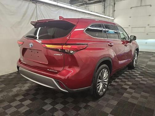 2021 Toyota Highlander Hybrid Platinum