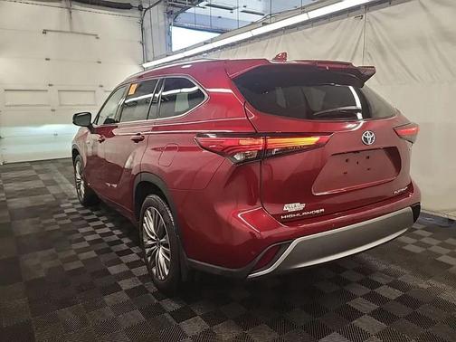 2021 Toyota Highlander Hybrid Platinum