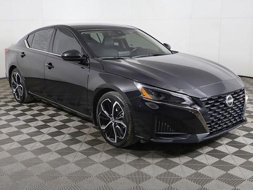 Super Black 2023 Nissan Altima SR FWD