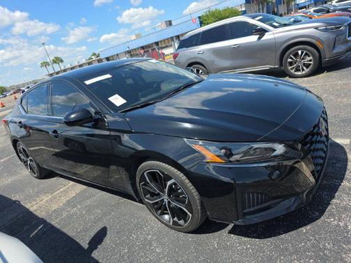 Super Black 2023 Nissan Altima SR FWD