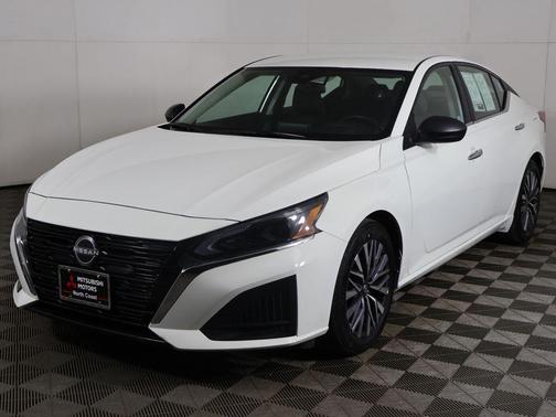 Glacier White 2025 Nissan Altima 2.5 SV