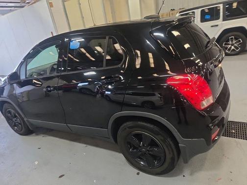 Mosaic Black Metallic 2020 Chevrolet Trax LS