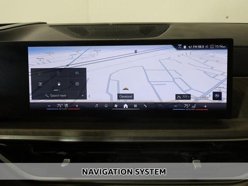 Mineral White Metallic 2024 BMW X7 xDrive40i